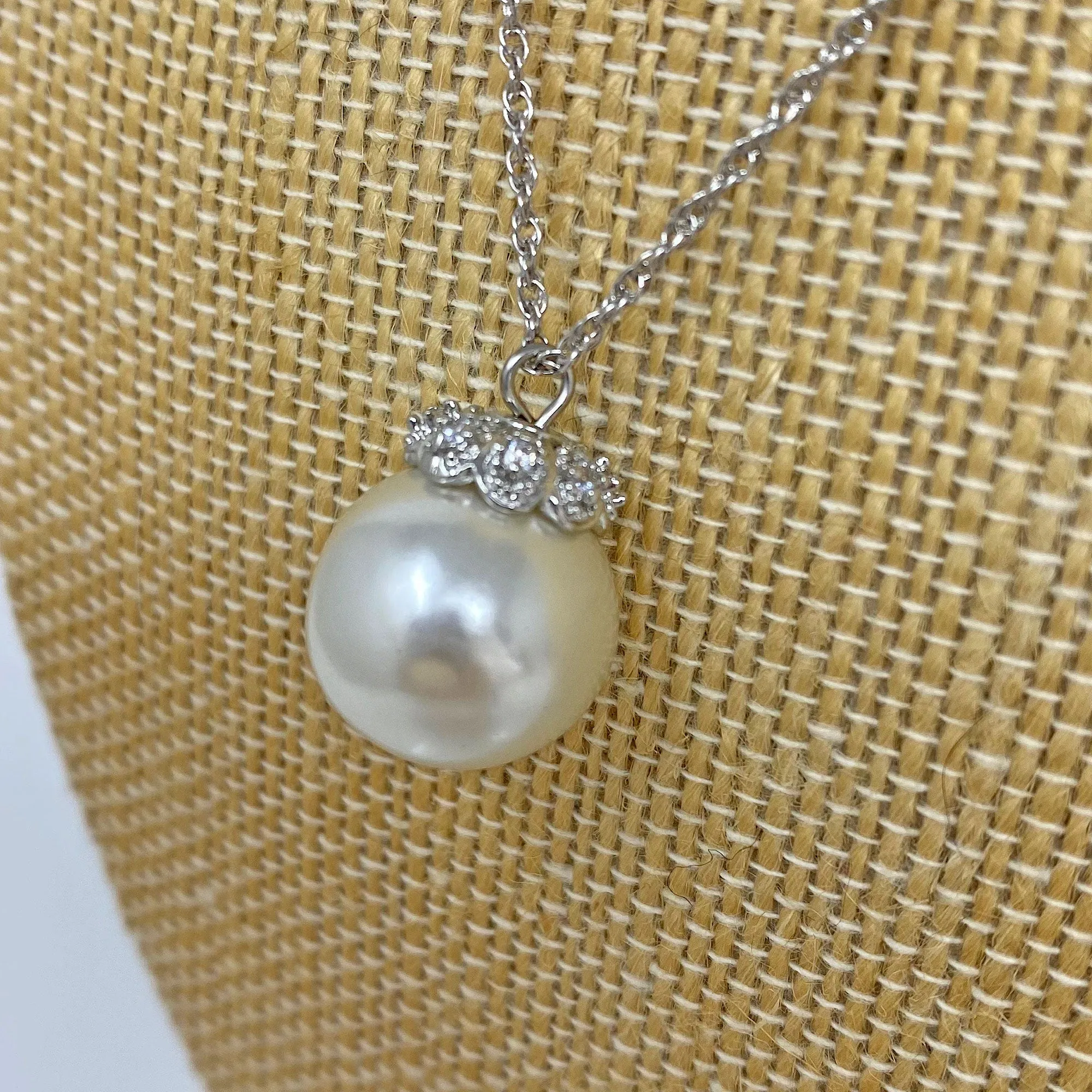 ABBOTT statement pearl pendant necklace