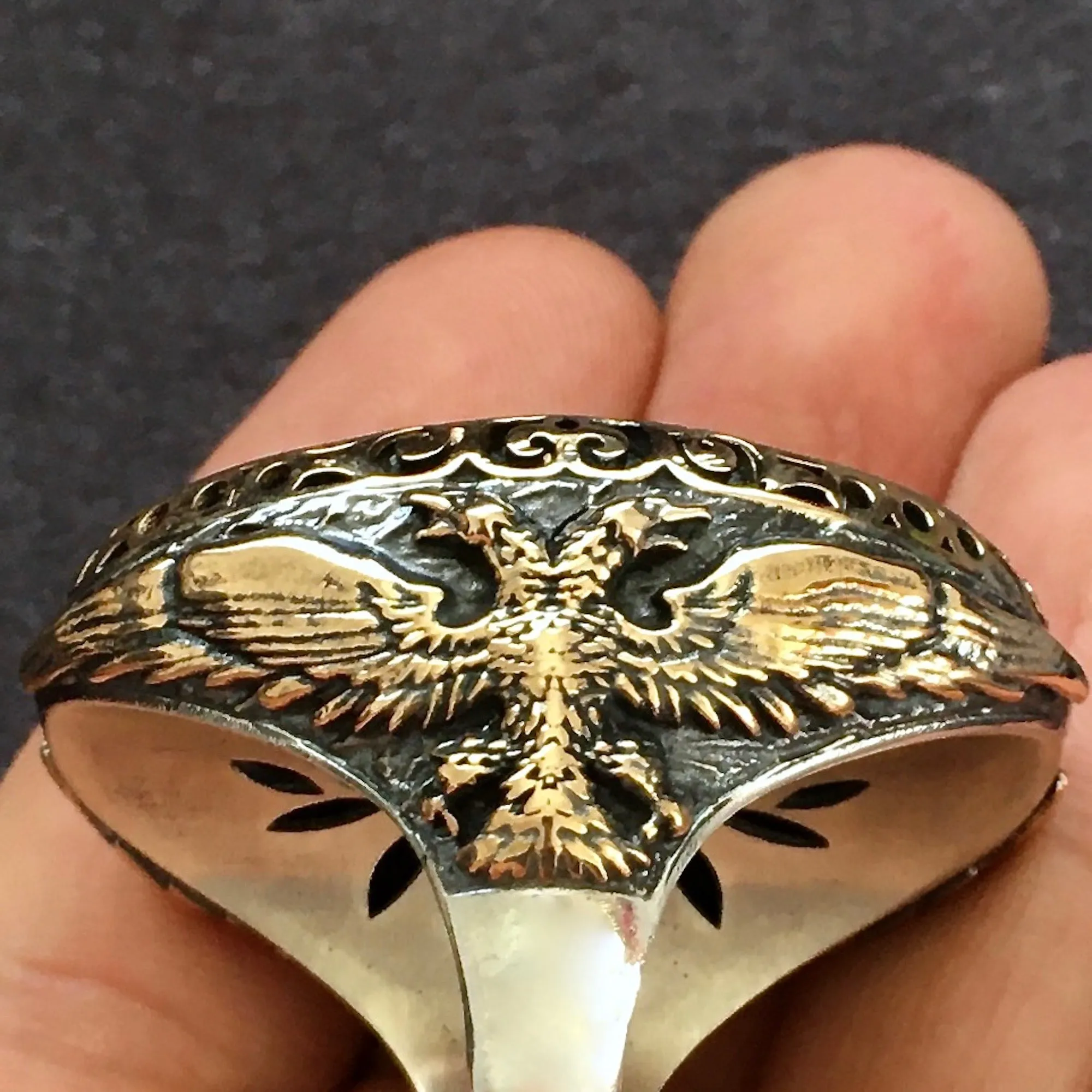 Sure! Here’s an optimized title for your e-commerce product: 

**Mens Aventurine Starstone Double-Headed Eagle Ring in 925 Sterling Silver – Bold and Unique Statement Piece**