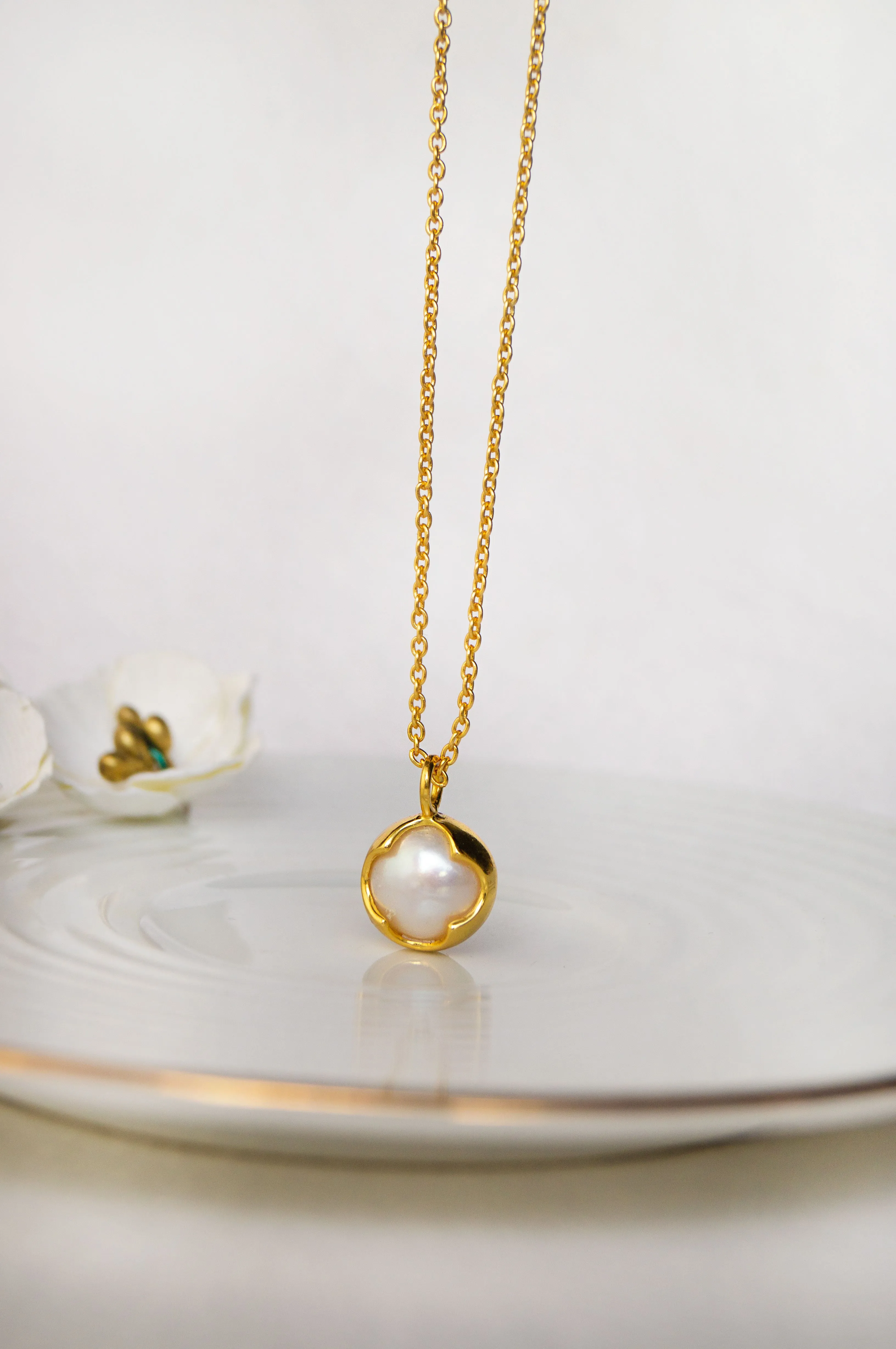 Clover Pearl Gold Plated Sterling Silver Pendant Chain Necklace