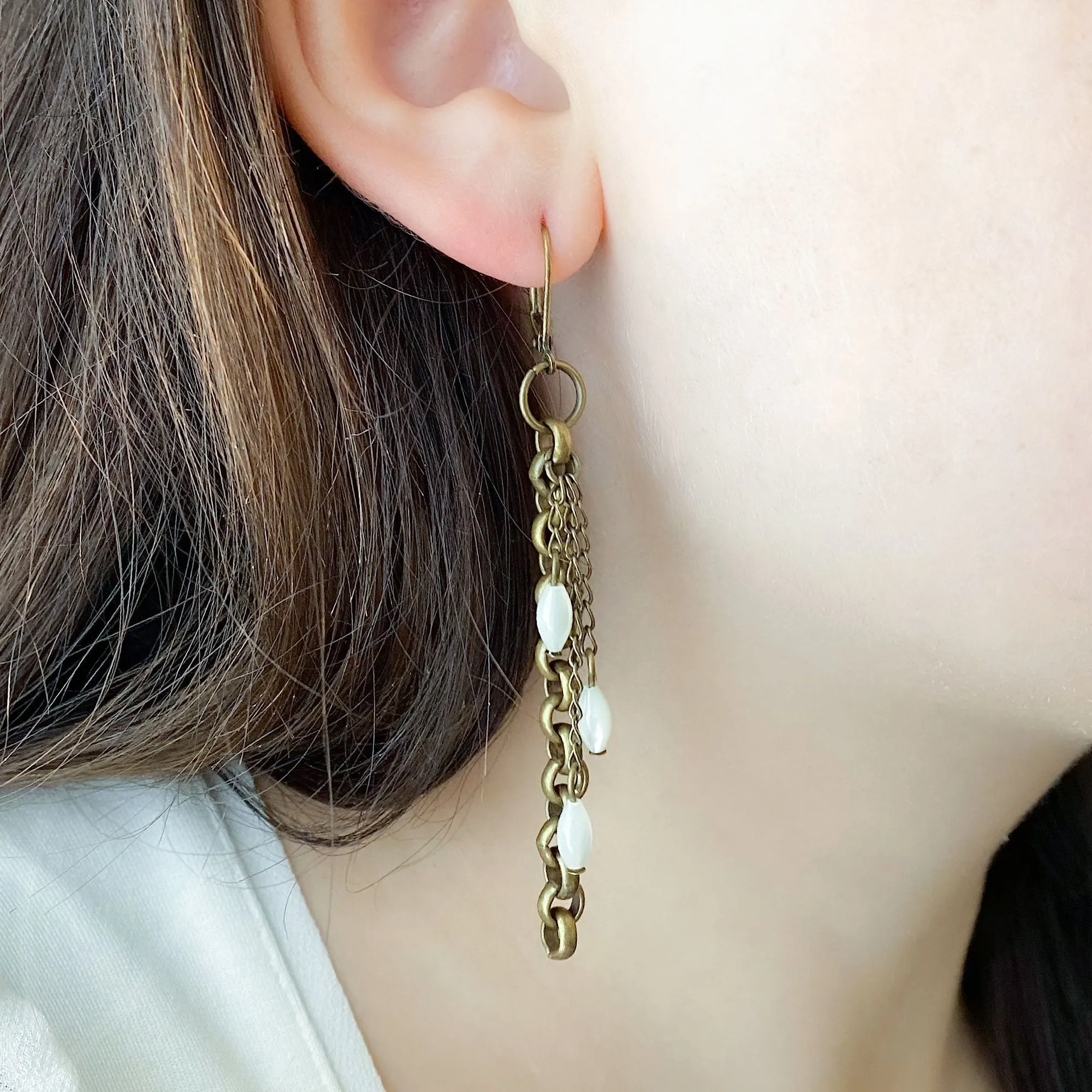 FAIRFIELD brass chain rice pearl earrings