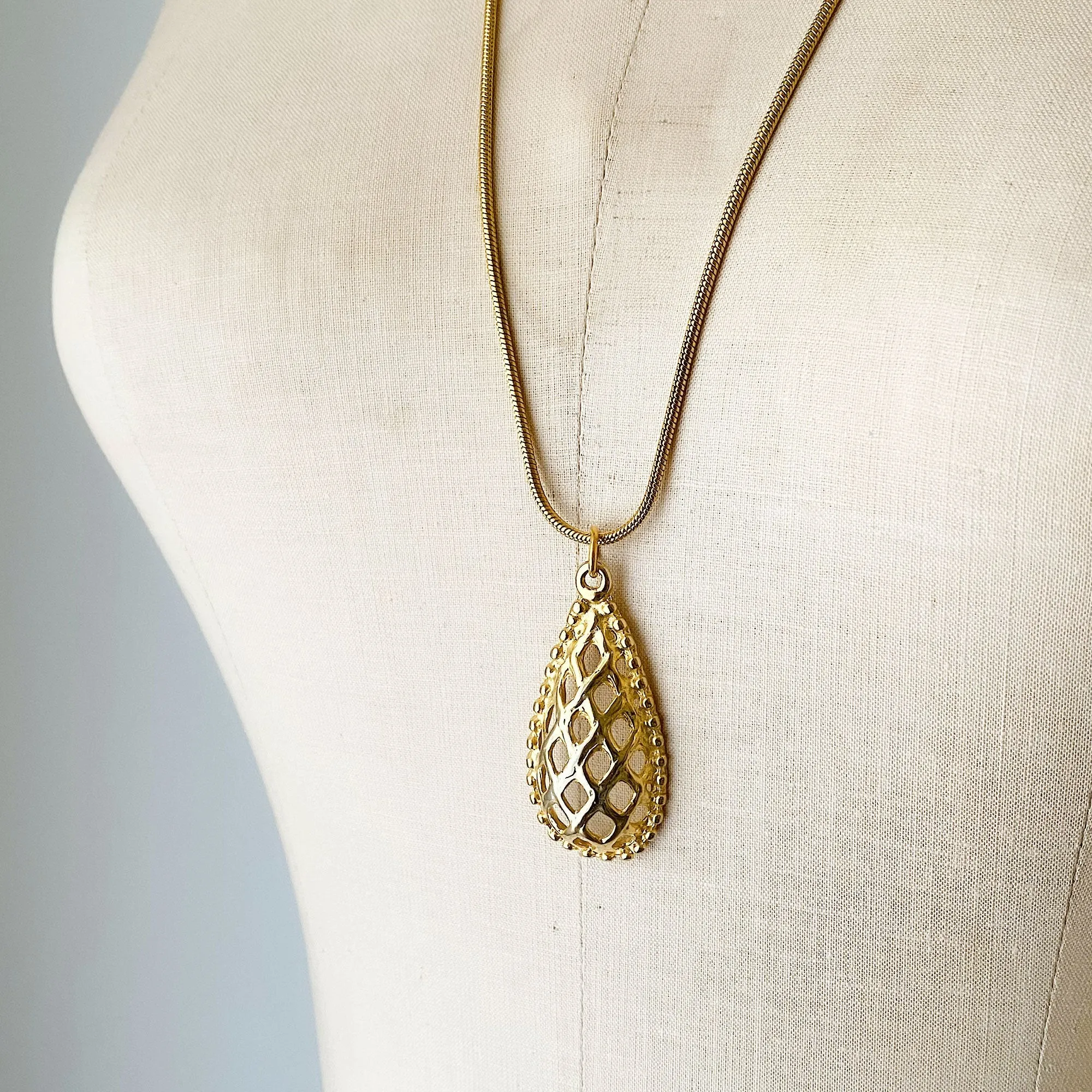 JEFFRY vintage gold lattice pendant