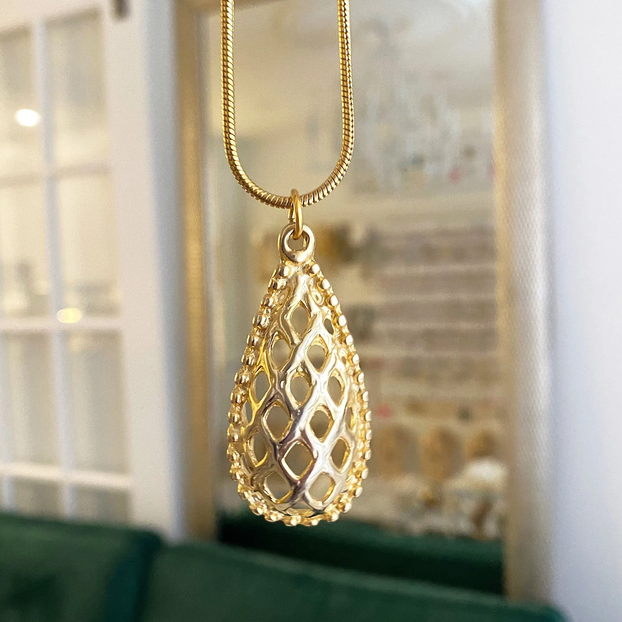 JEFFRY vintage gold lattice pendant