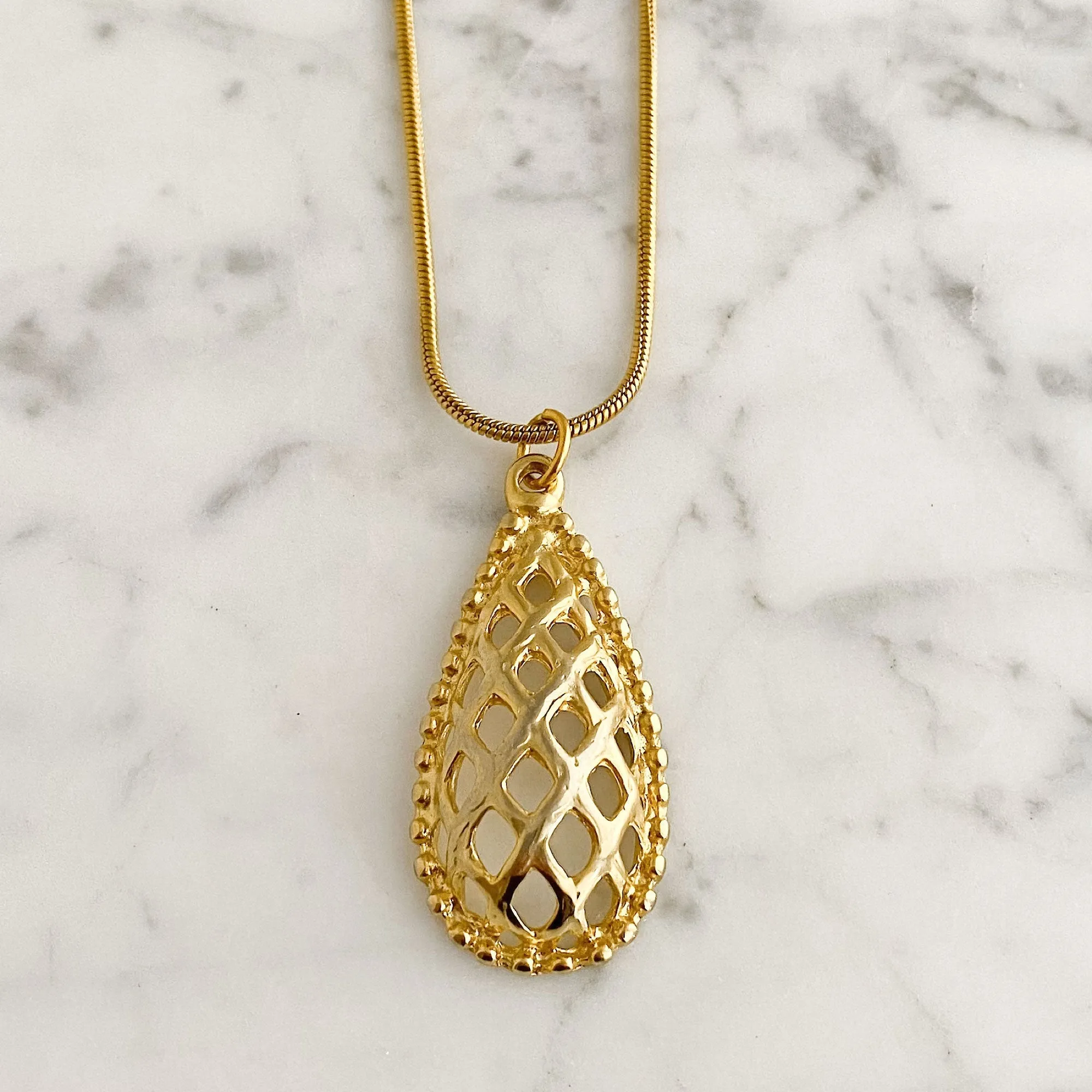 JEFFRY vintage gold lattice pendant