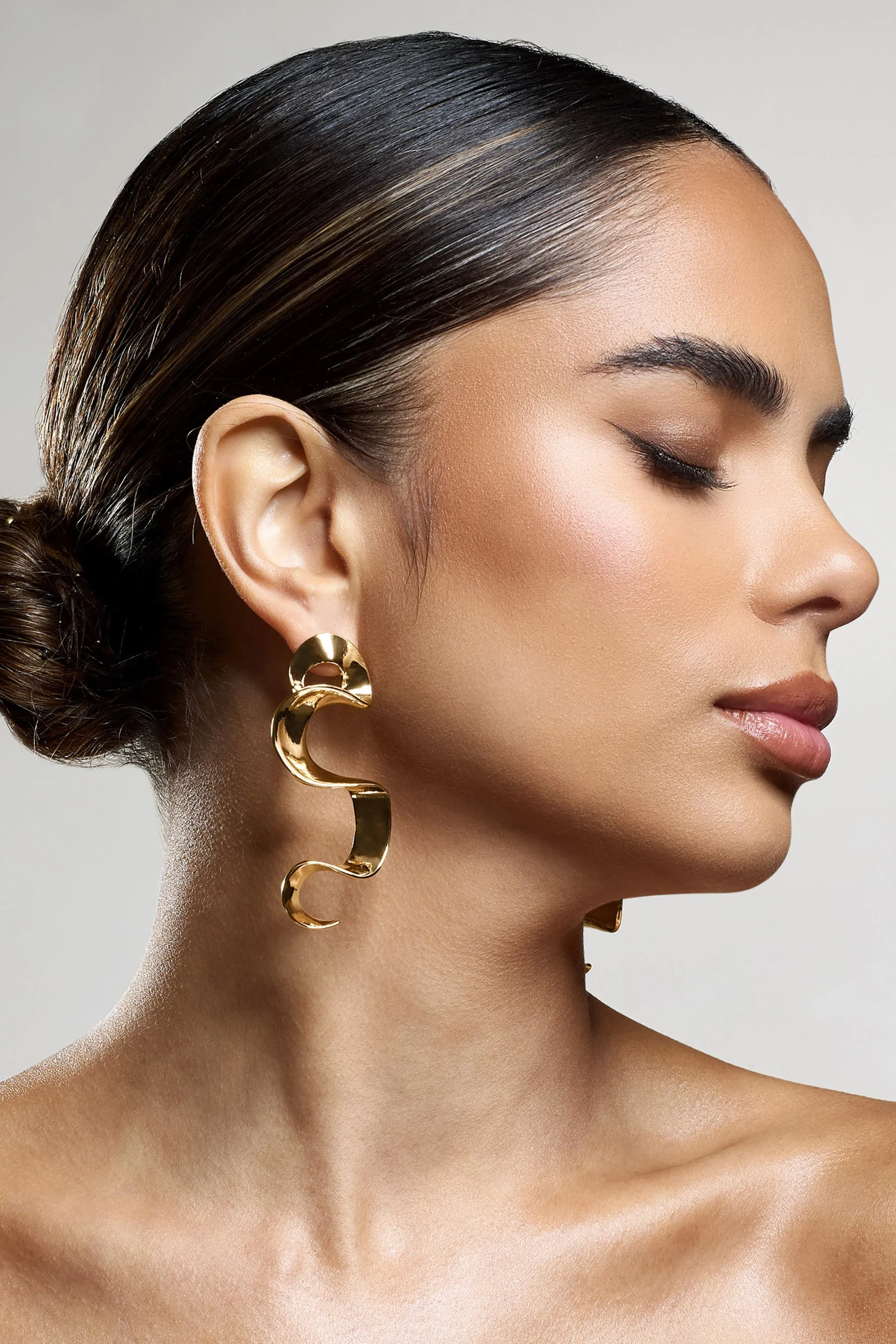 Outline | Gold Twisted Dangle Earrings