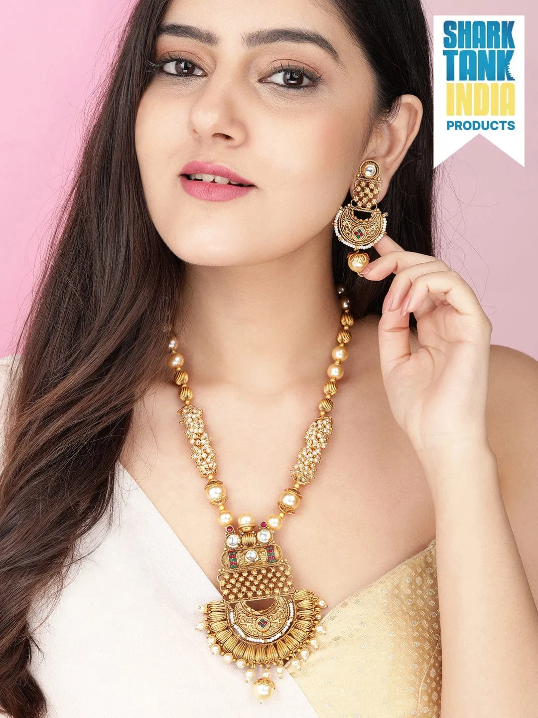 Beige Pearl Necklace Set with Heavy Gold-Plated Pendant - Elegant Jewelry Design.