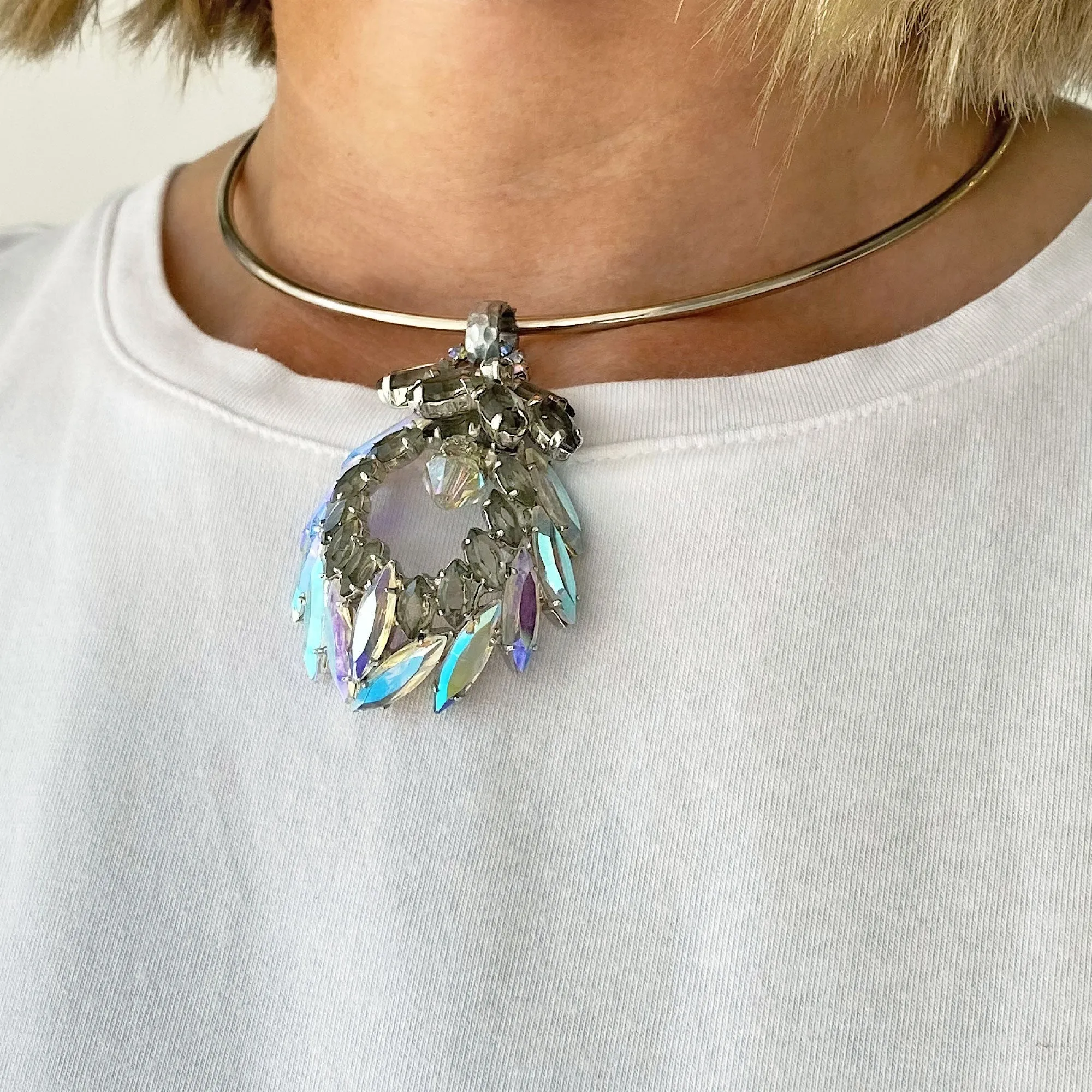 SINGLETON crystal pendant collar necklace