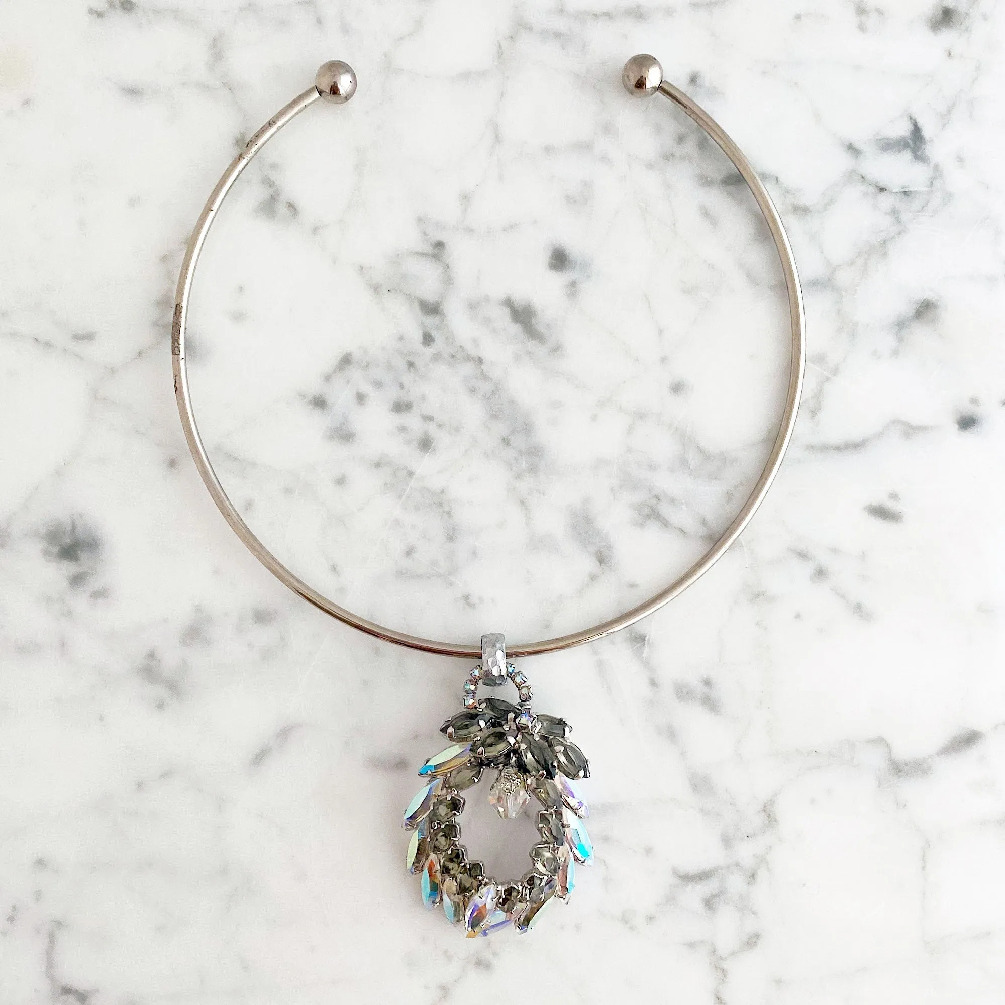 SINGLETON crystal pendant collar necklace