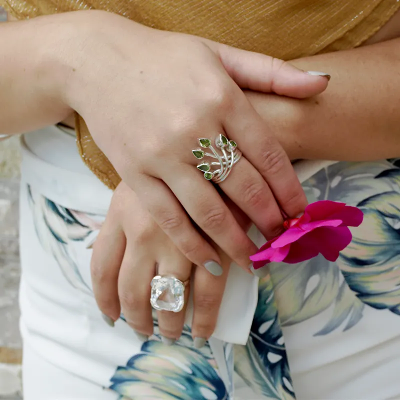 Teer Peridot Gemstone Gypsy Ring