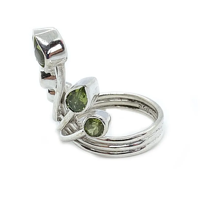 Teer Peridot Gemstone Gypsy Ring