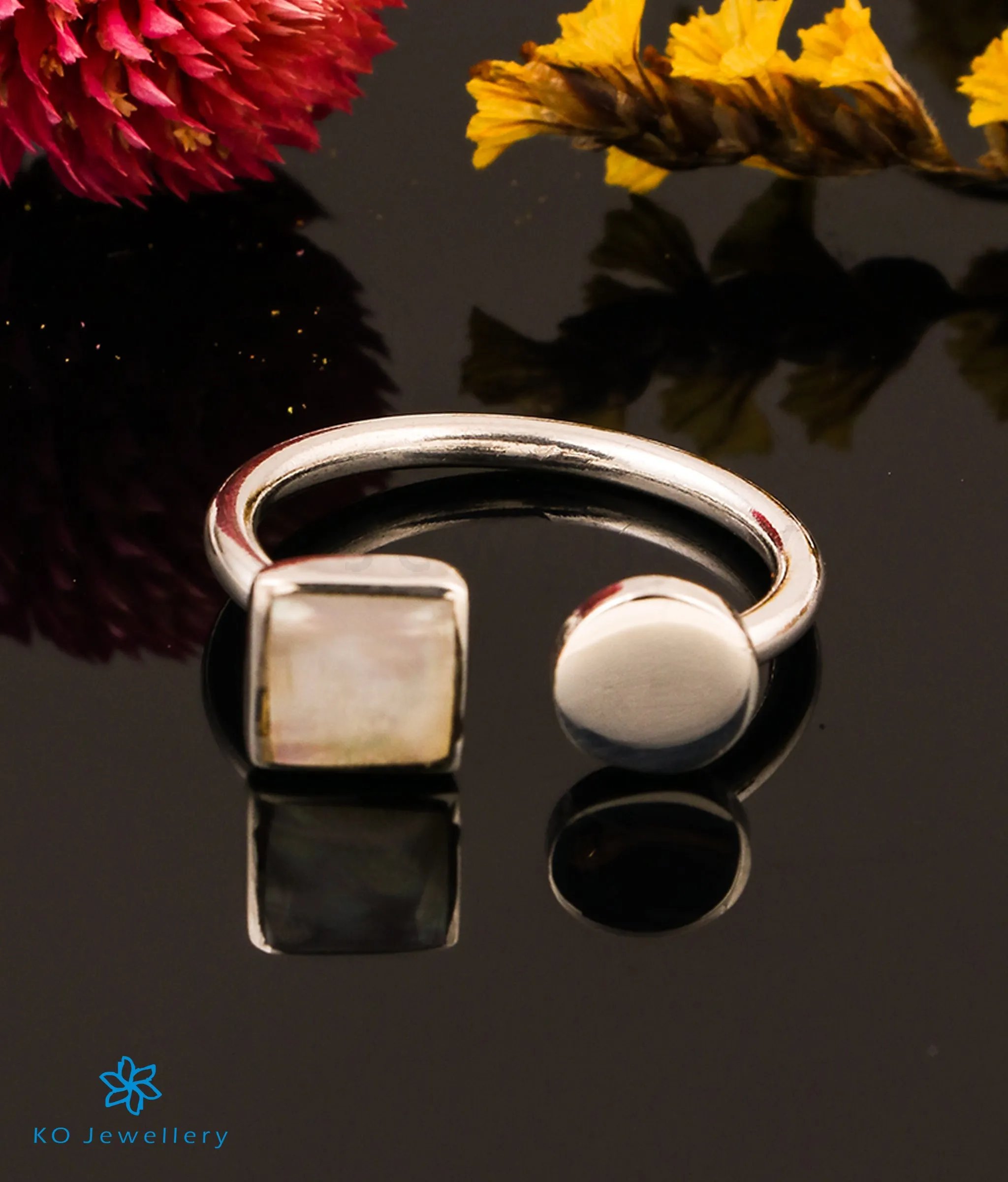 The Circle & Square Silver Open Finger Ring (White)