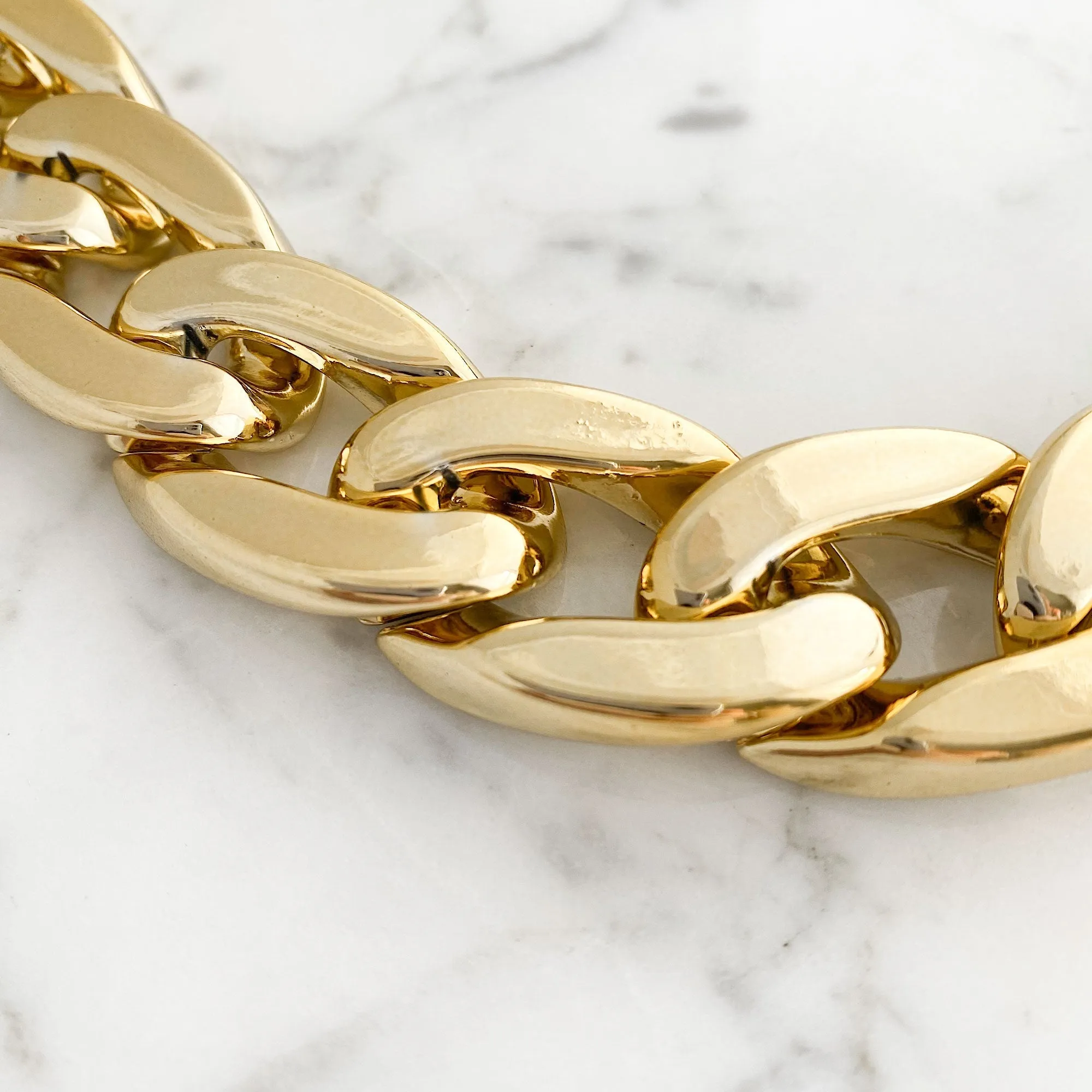 TYRA gold lightweight chunky chain necklace