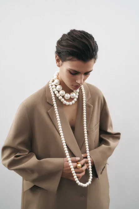 Elegant Vanessa Baroni Pearl Bead Necklace - Timeless Classic Jewelry Accessory