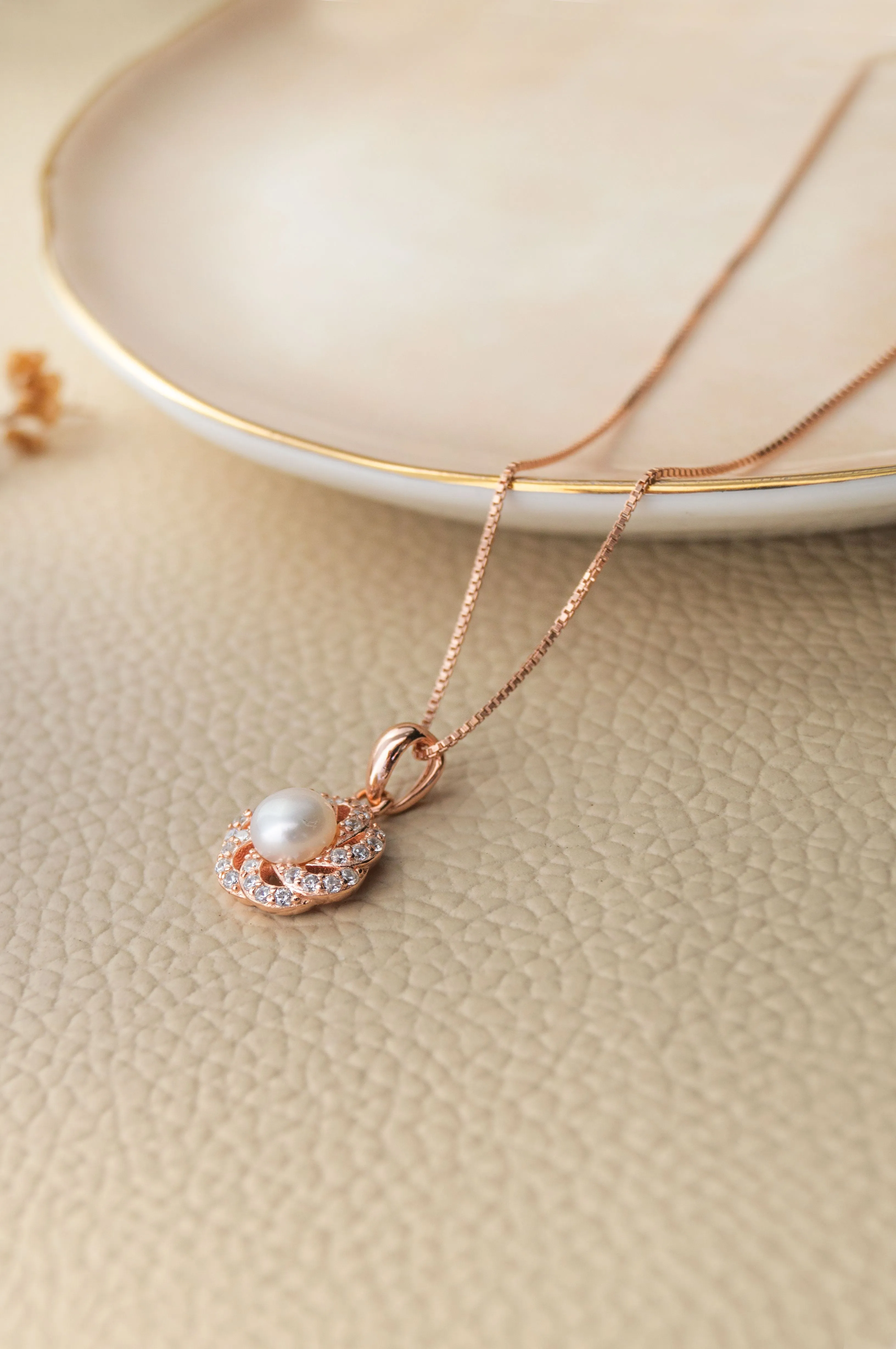 Whirlpool With Pearl Rose Gold Plated Sterling Silver Pendant